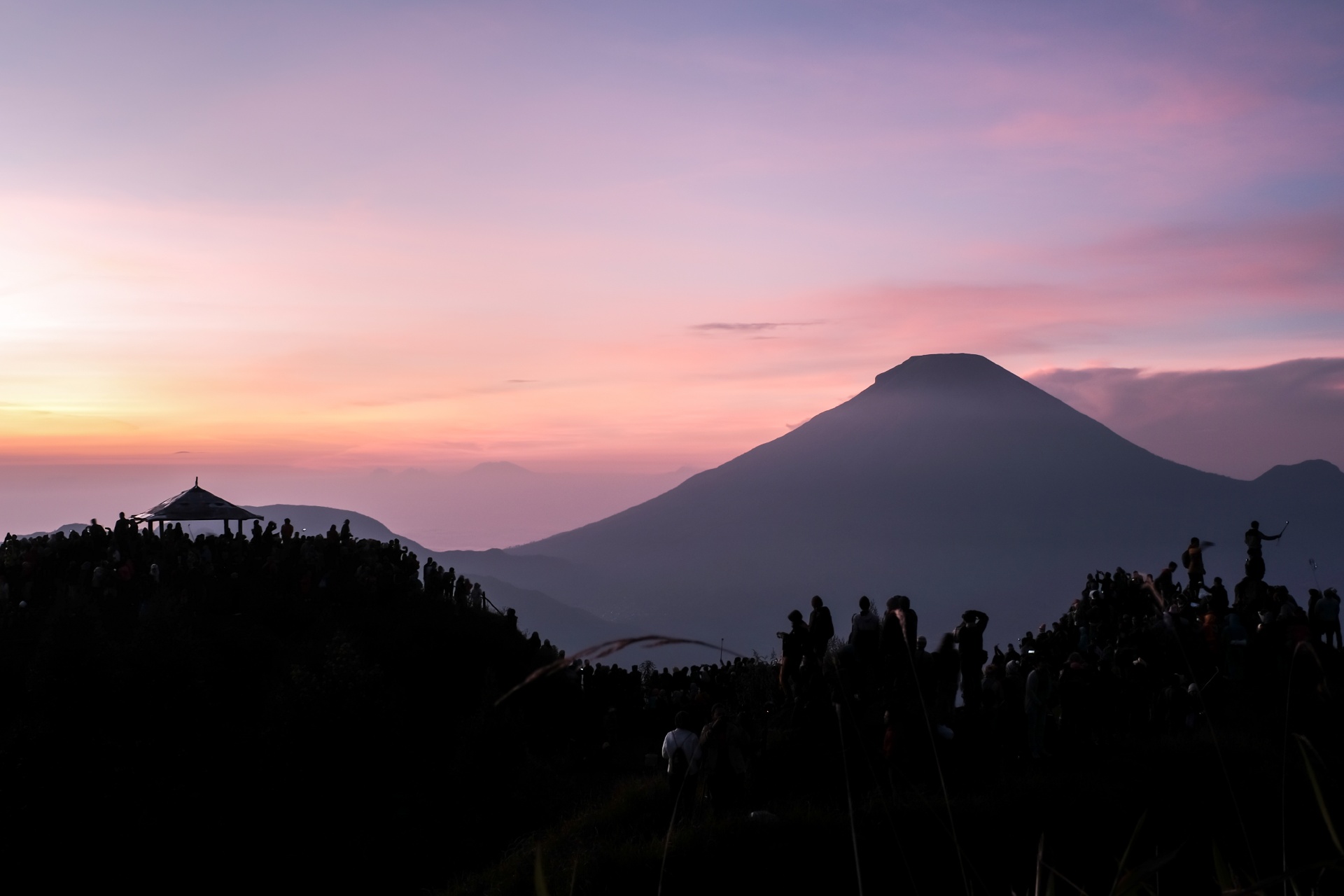 朝焼けのディエン高原　インドネシアの風景
