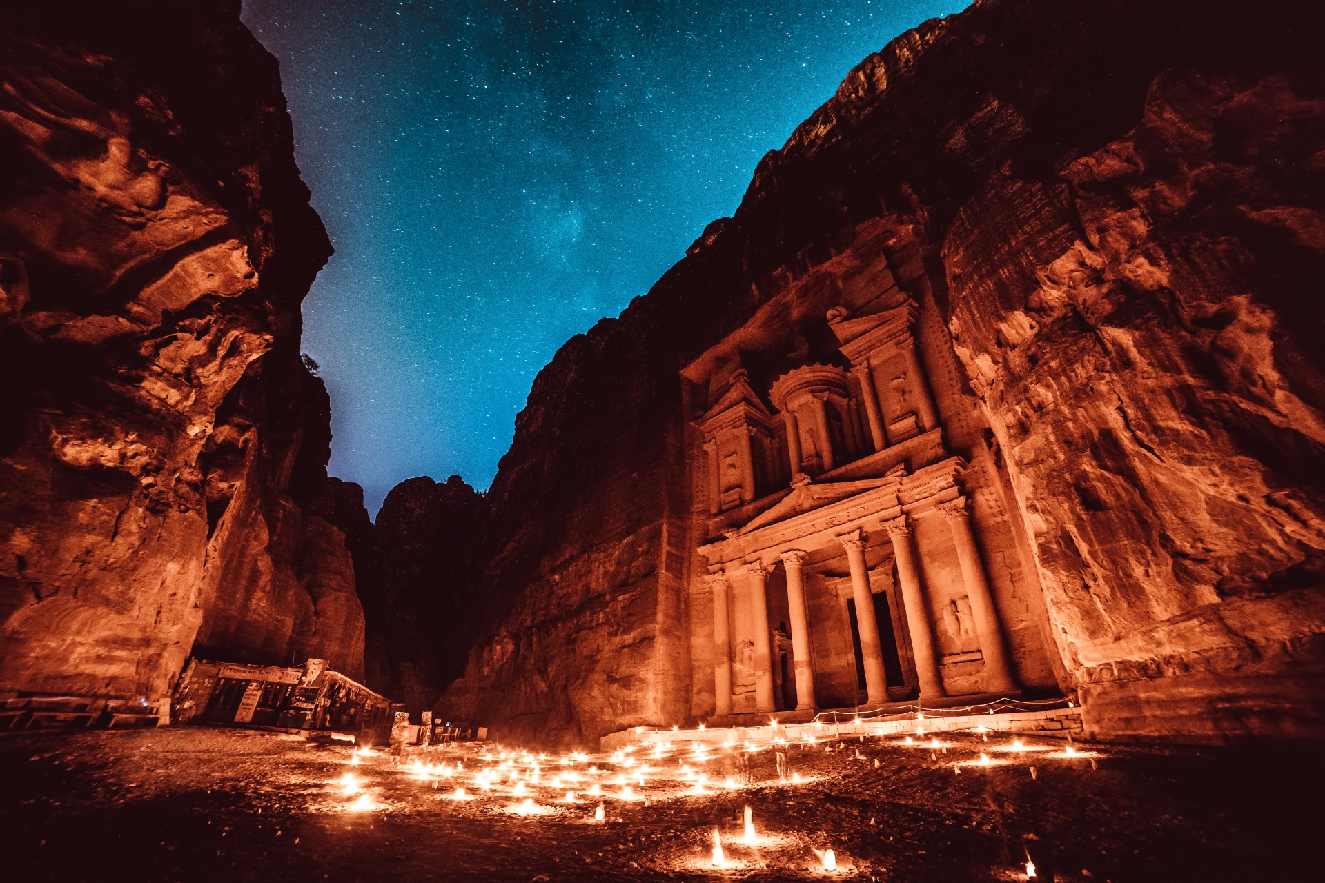 夜のペトラ遺跡の風景　ヨルダンの風景