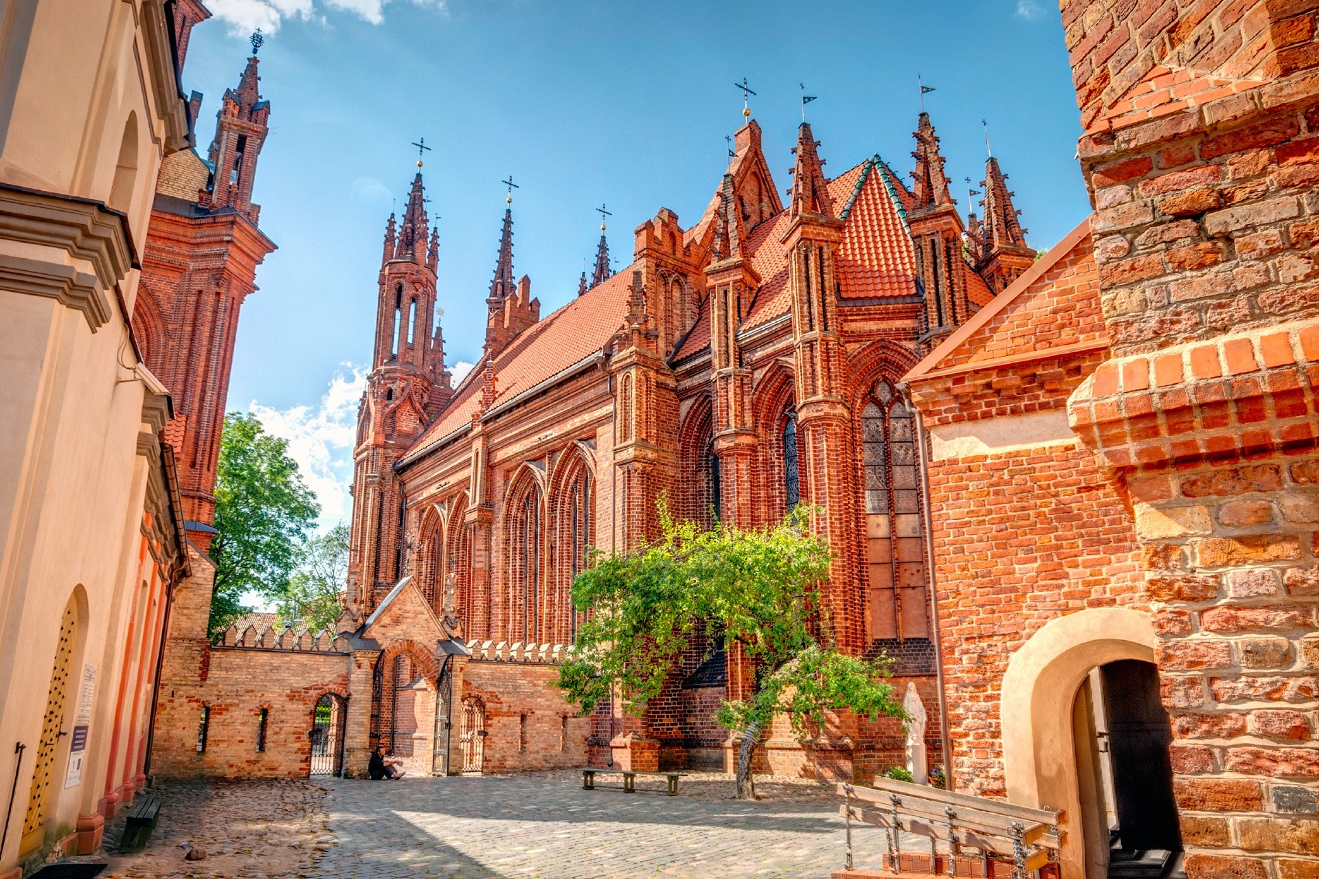 ビリニュス旧市街　聖アンナ教会　リトアニアの風景