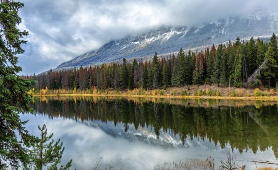 イエローヘッド湖の風景　カナダの風景