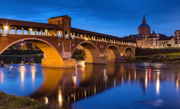パヴィアのコペルト橋　イタリアの風景