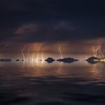 夜のエーゲ海　雷の風景