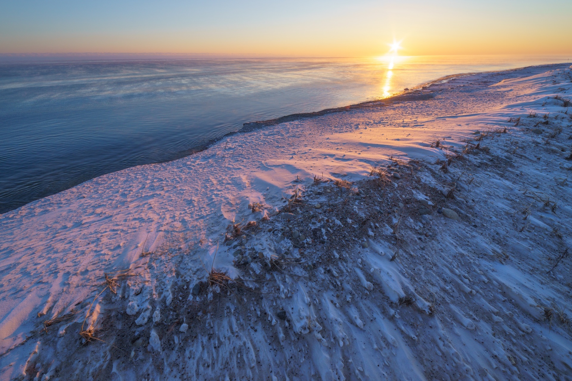オホーツク海の夜明け　ロシアの風景