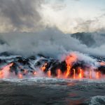 太平洋に流れ込む溶岩　ハワイの風景　アメリカの風景
