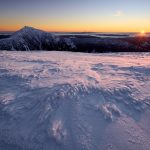 雪山の日の出　チェコの風景