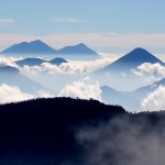 火山のある風景　グアテマラの風景