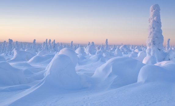 冬のウラル山脈の風景　ロシアの風景