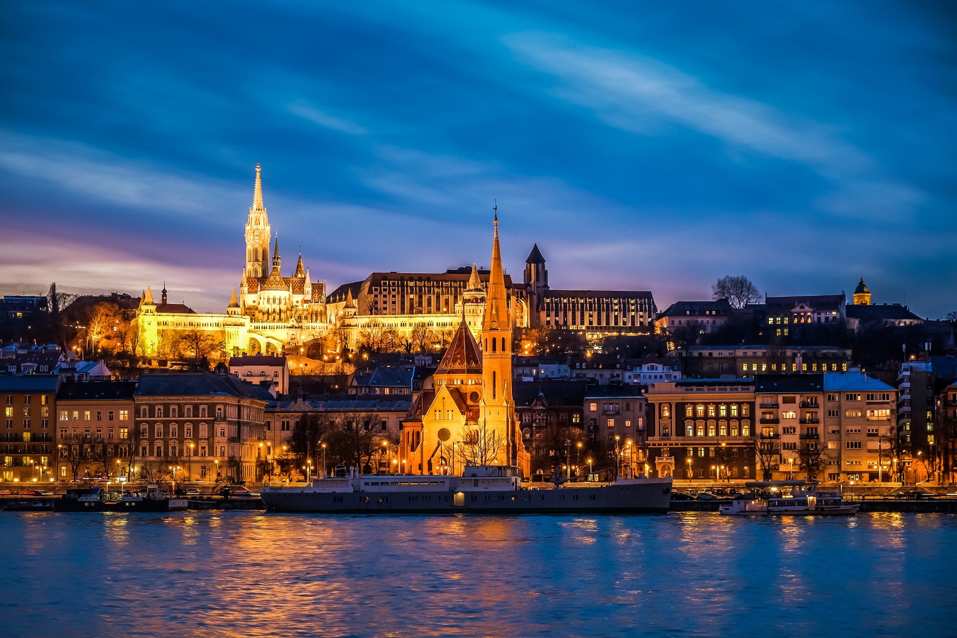 ブダペストの夕暮れ　ハンガリーの風景