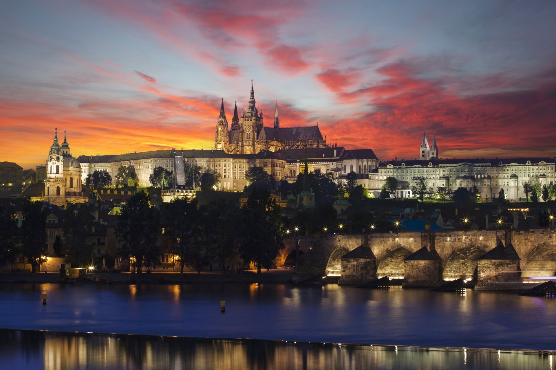夜明けのプラハの風景　チェコの風景