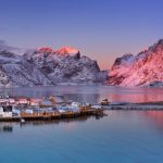 ロフォーテン諸島レーヌ村の冬の夕暮れの風景　ノルウェーの風景