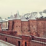 冬のワルシャワ・バービカン要塞　ポーランドの風景