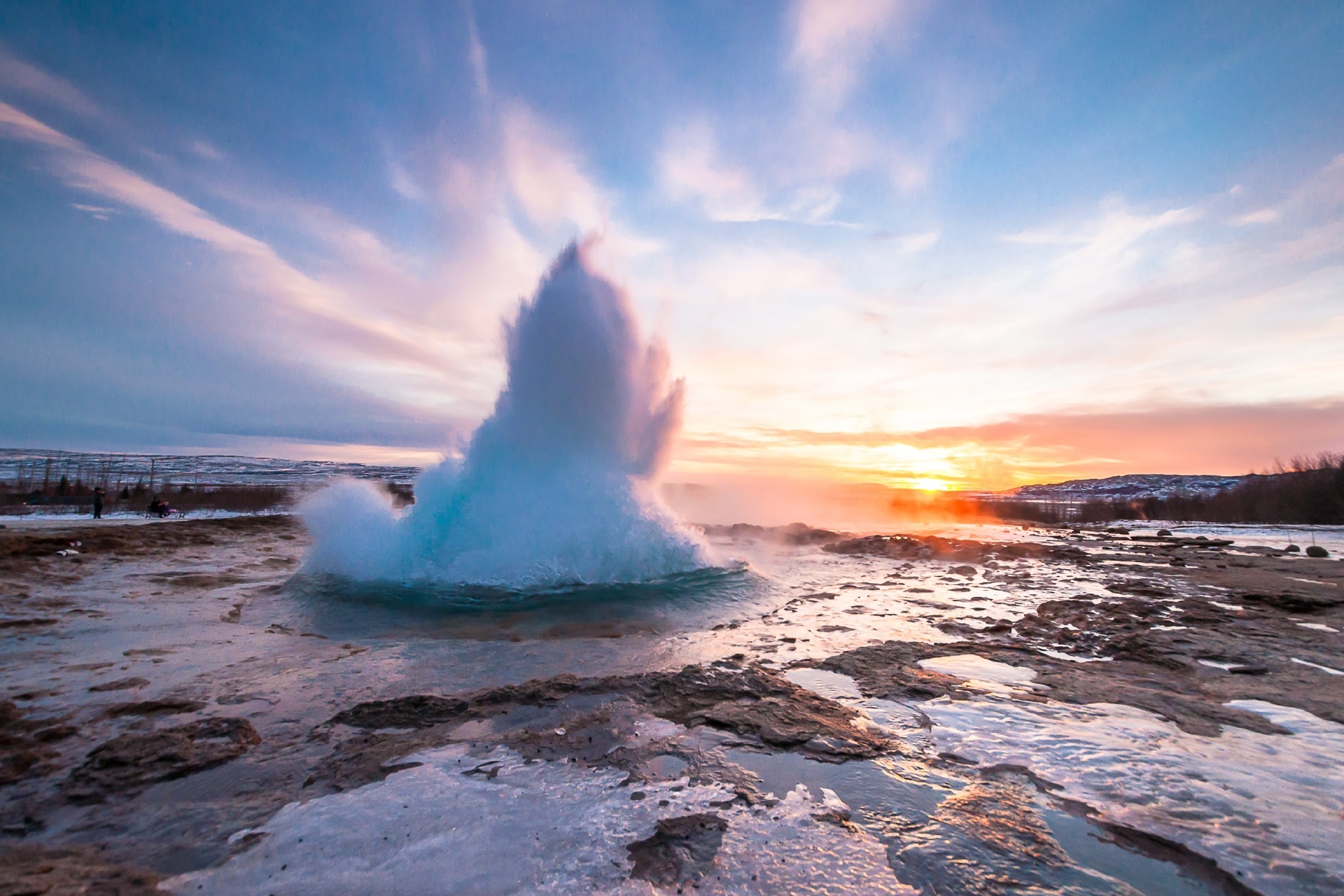 冬のストロックル間欠泉 アイスランドの風景 Beautiful Photo Net