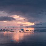 夕暮れの南極の風景