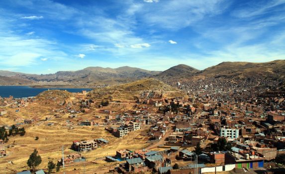 プーノの街並み　ペルーの風景