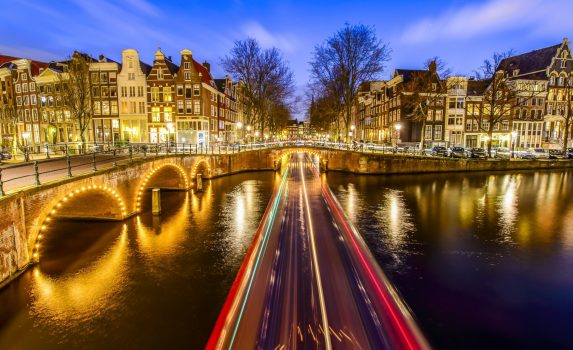 トワイライトタイムのアムステルダムの風景　オランダの風景
