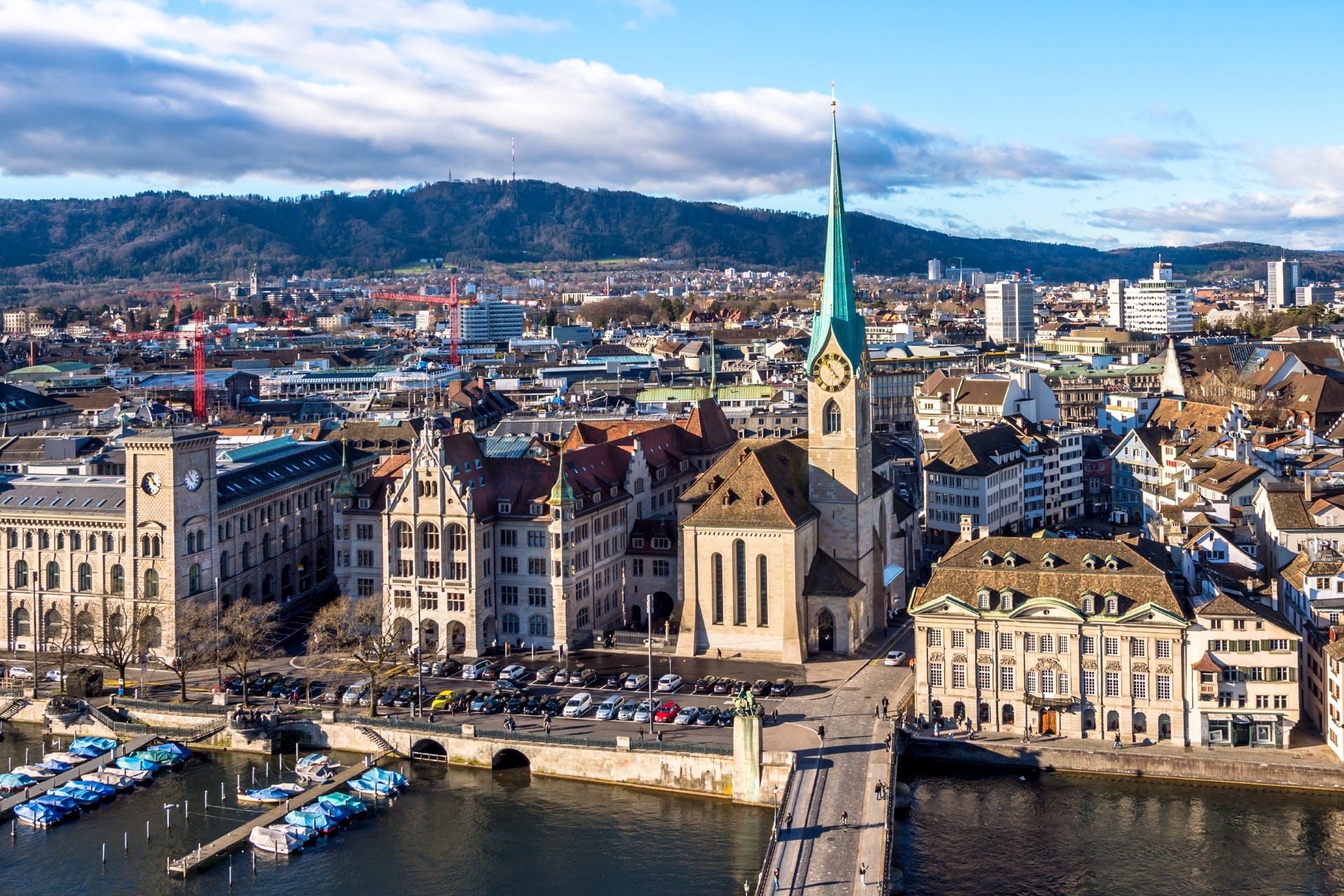空から見たチューリッヒ旧市街　スイスの風景