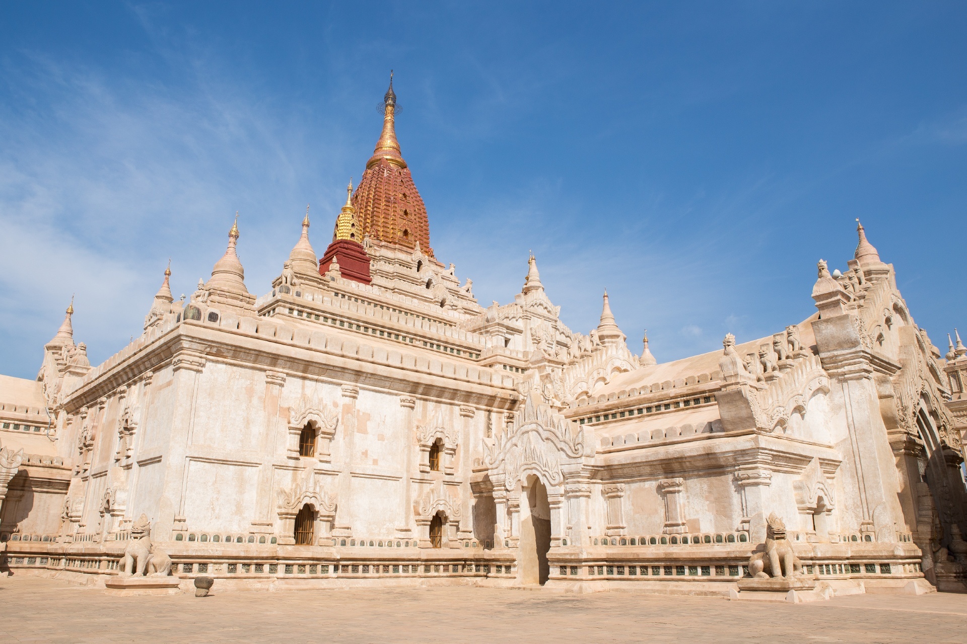 アーナンダ寺院　バガンの風景　ミャンマーの風景