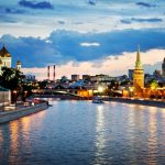 夜のモスクワ　モスクワ川橋とクレムリンの夜景　ロシアの風景