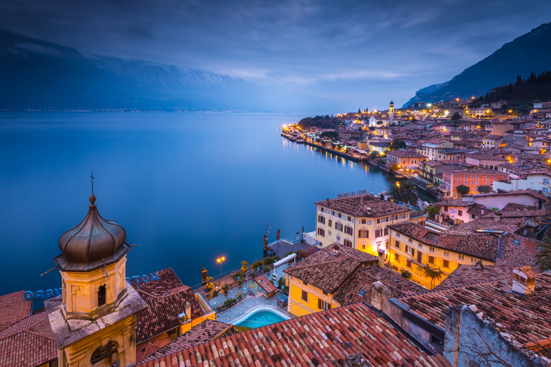 ガルダ湖の風景　イタリアの風景