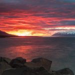 アークレイリ　春の真夜中の日没の風景　アイスランドの風景