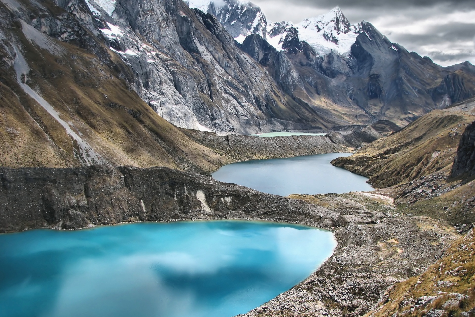 アンデス・ワイワッシュ山群トレッキングの風景　ペルーの風景