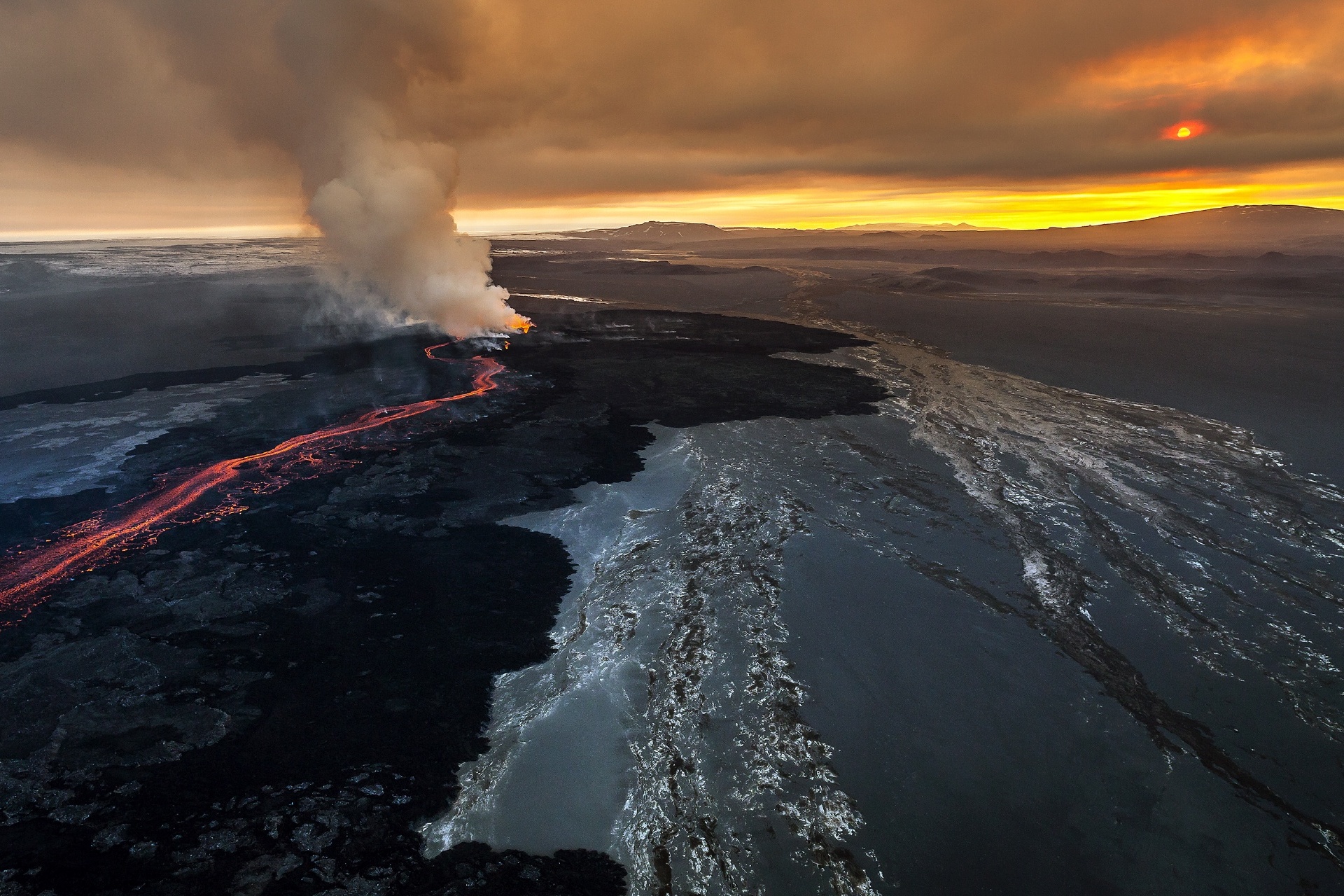 火山の風景　アイスランドの風景
