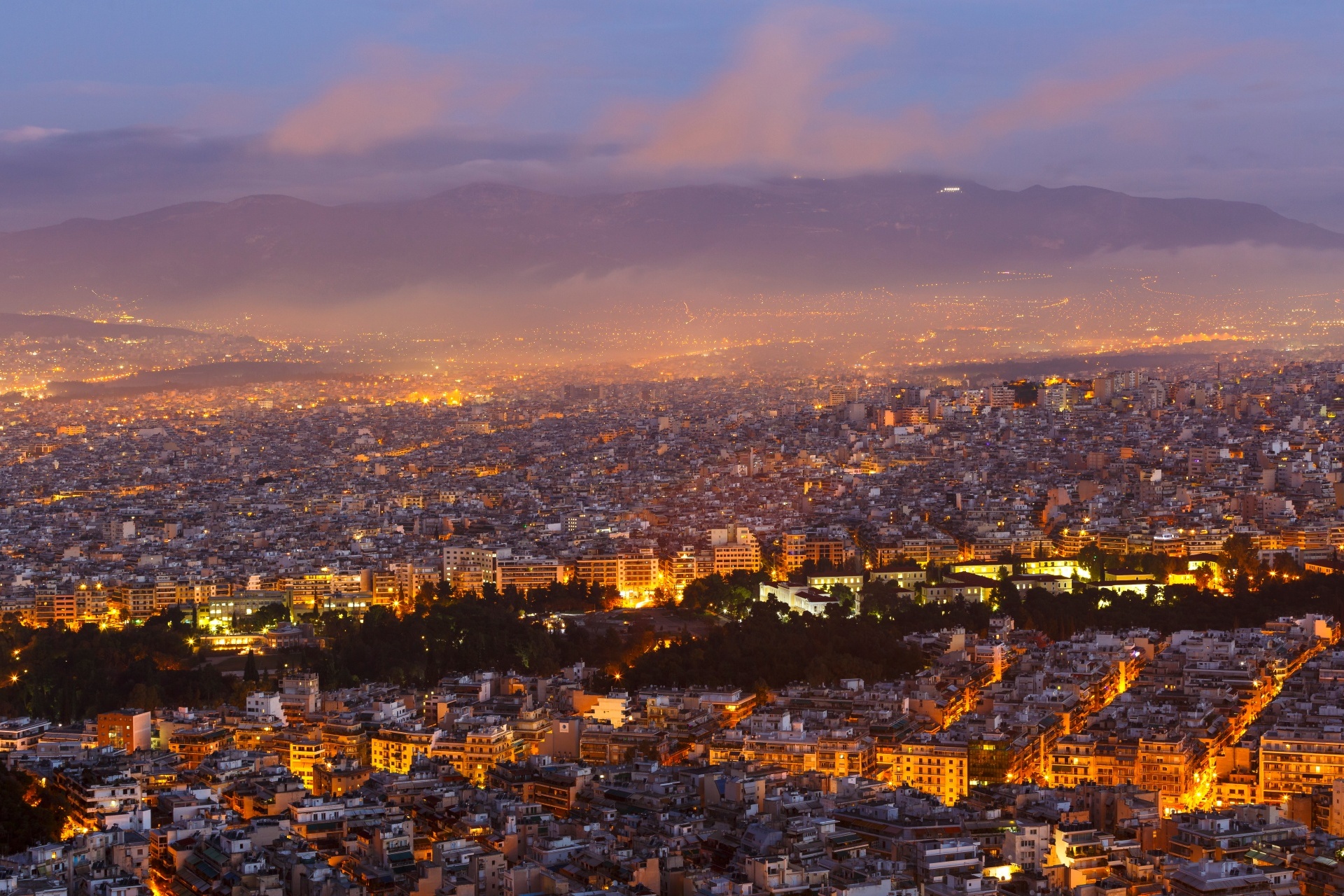 夜明けのアテネ　リカベトスの丘からアテネの景色　ギリシャの風景