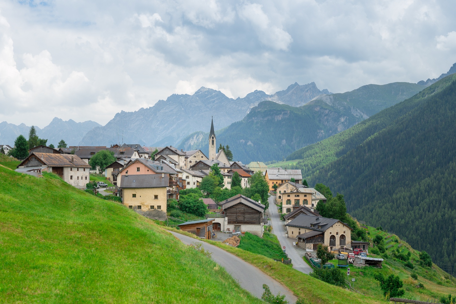スイスの美しい村　グアルダの風景　スイスの風景