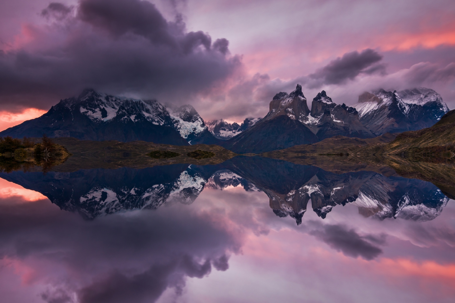トレス・デル・パイネの幻想風景　チリの風景