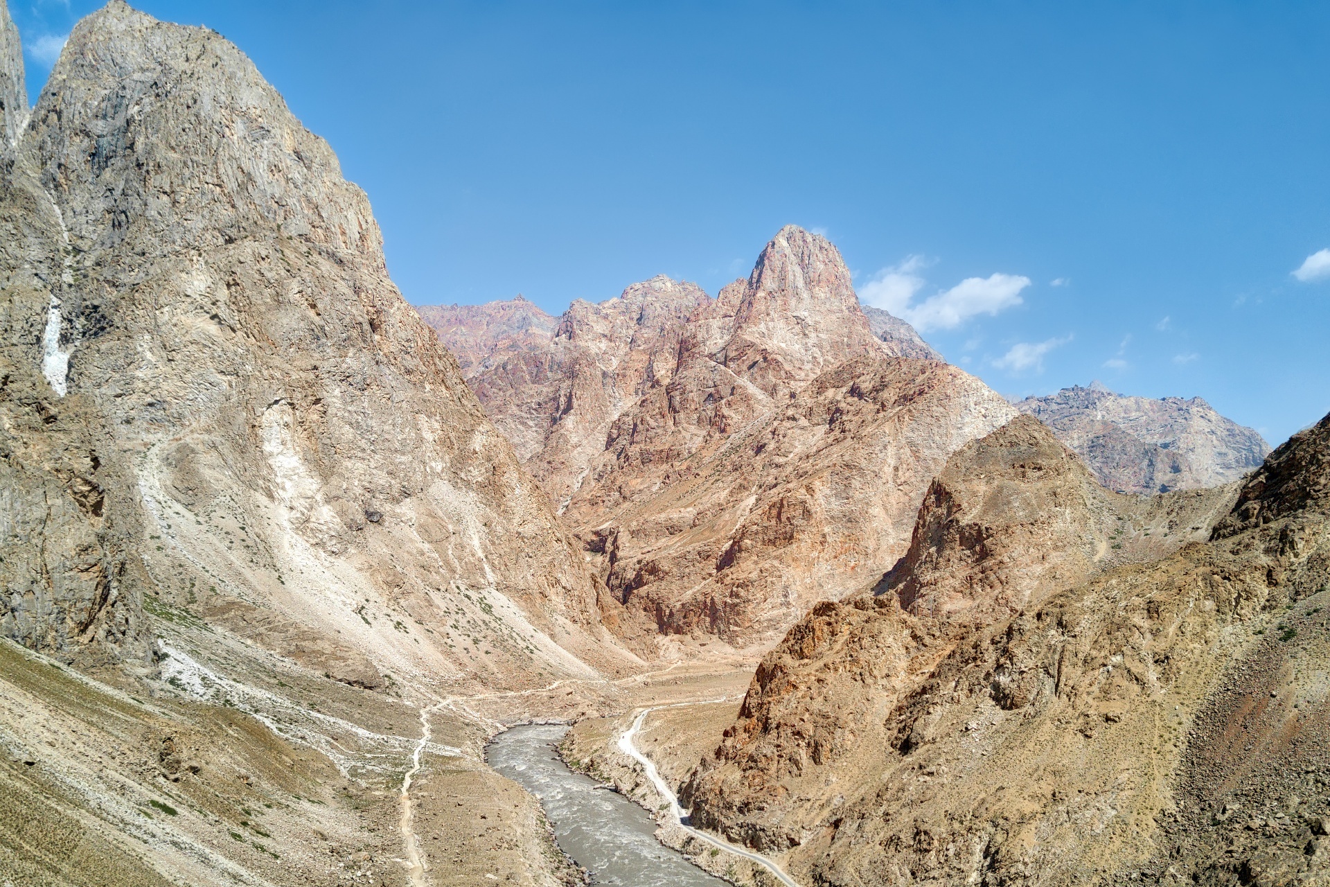 パミール・ハイウェイ　タジキスタンの風景