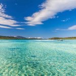 夏のロフォーテン諸島の美しい砂浜　ノルウェーの風景