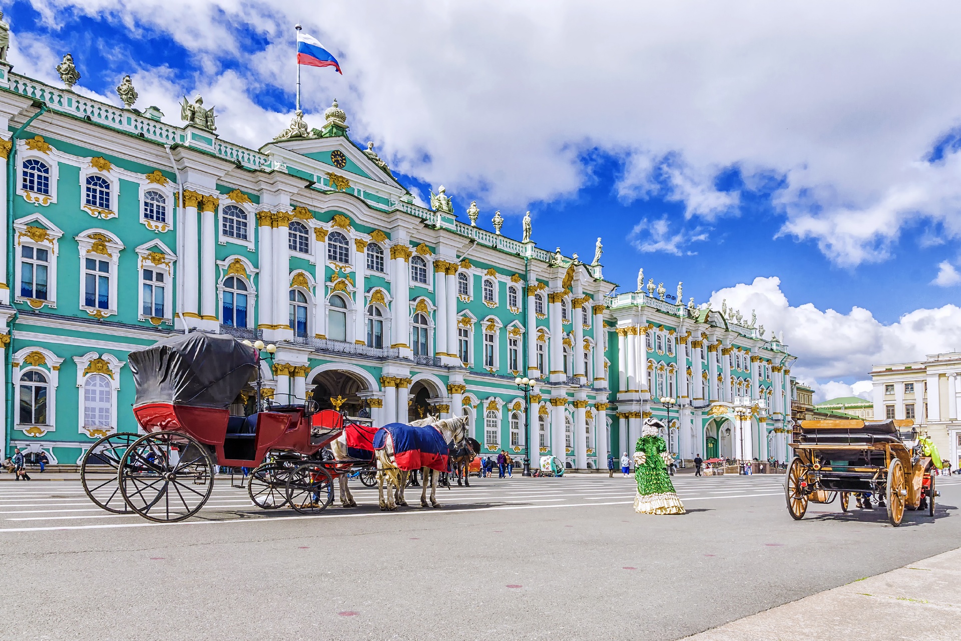 サンクトペテルブルクの宮殿広場　ロシアの風景