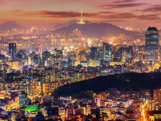 ソウルタワーと夕暮れのソウルの街並み 韓国の風景 | Beautiful Photo