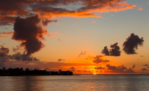 カリブ海コーン諸島　ビッグコーン島の夕日　ニカラグアの風景