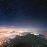 夜のバトゥール山　インドネシアの風景