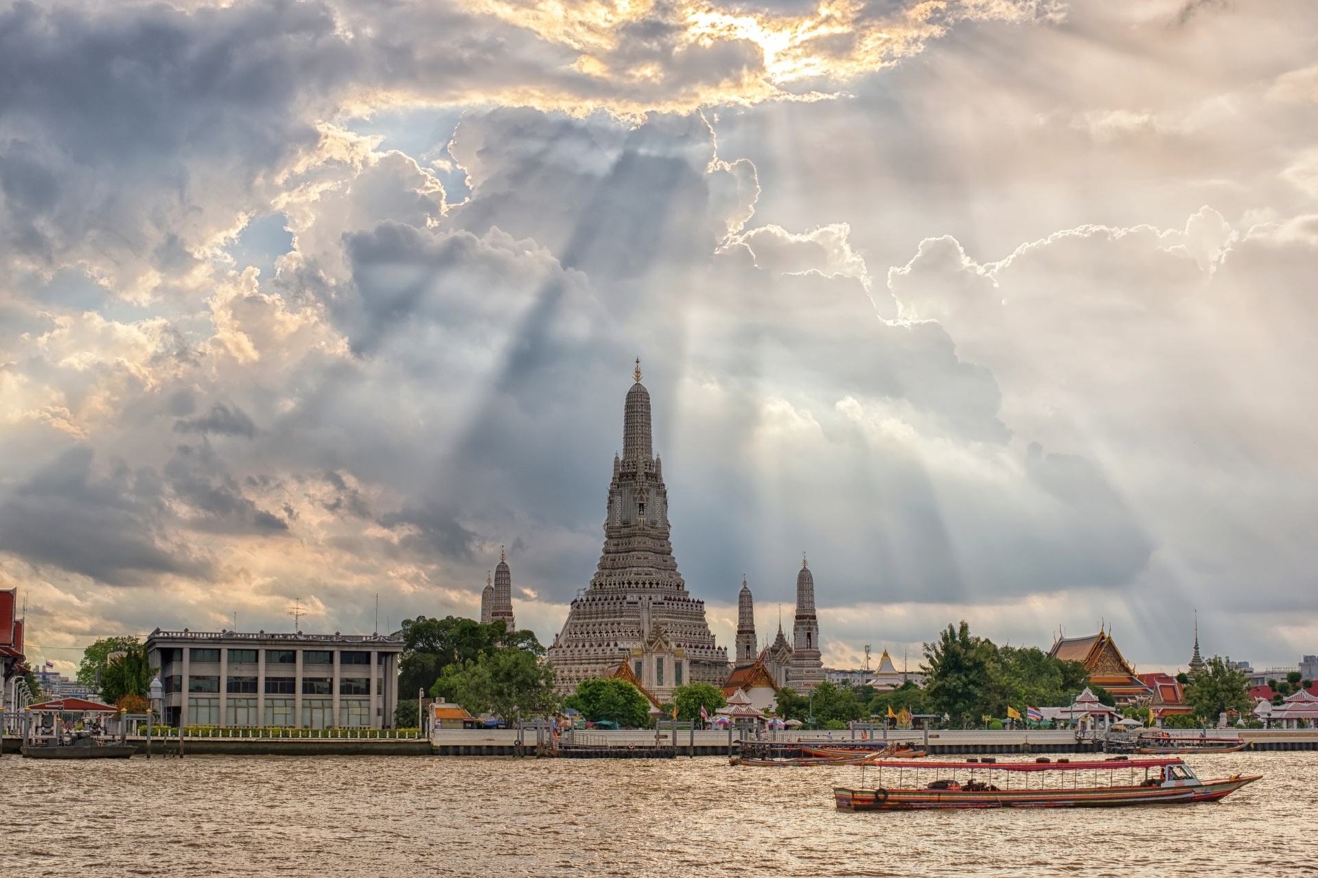 ワット・アルン（暁の寺）　タイの風景