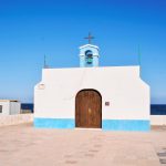 小さな教会と海の風景　スペインの風景