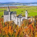 秋のノイシュヴァンシュタイン城　ドイツの風景