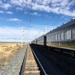 青空と鉄道の風景　南アフリカの風景