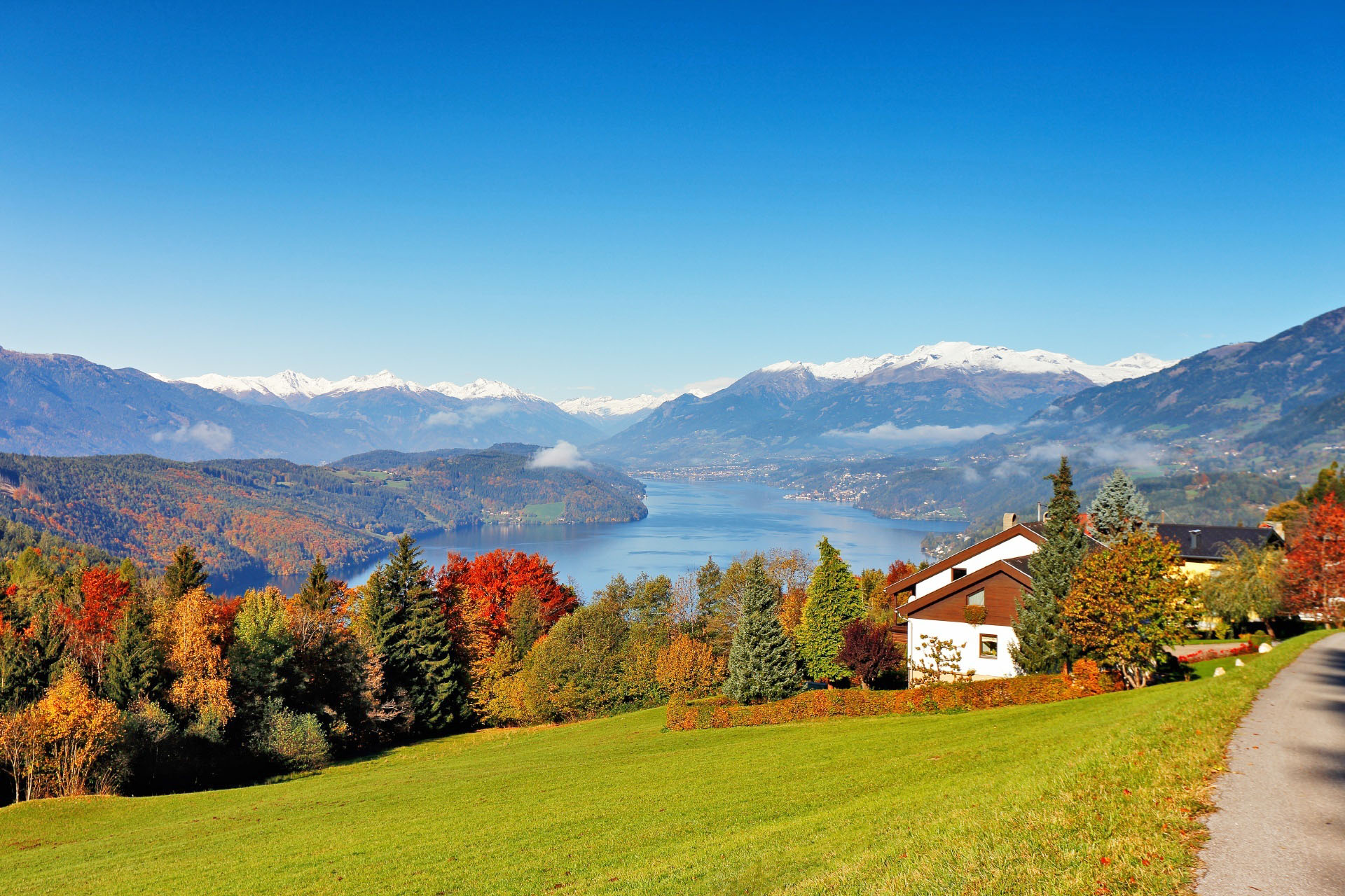 南オーストリアの美しい秋の風景　オーストリアの風景