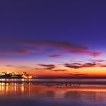 夕暮れの海岸と月　アメリカの風景