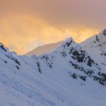 冬の夕暮れ　レテザット山脈　ルーマニアの風景