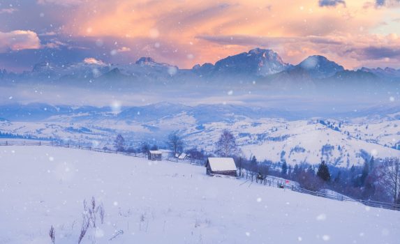 冬のアルプスの風景　イタリアの風景