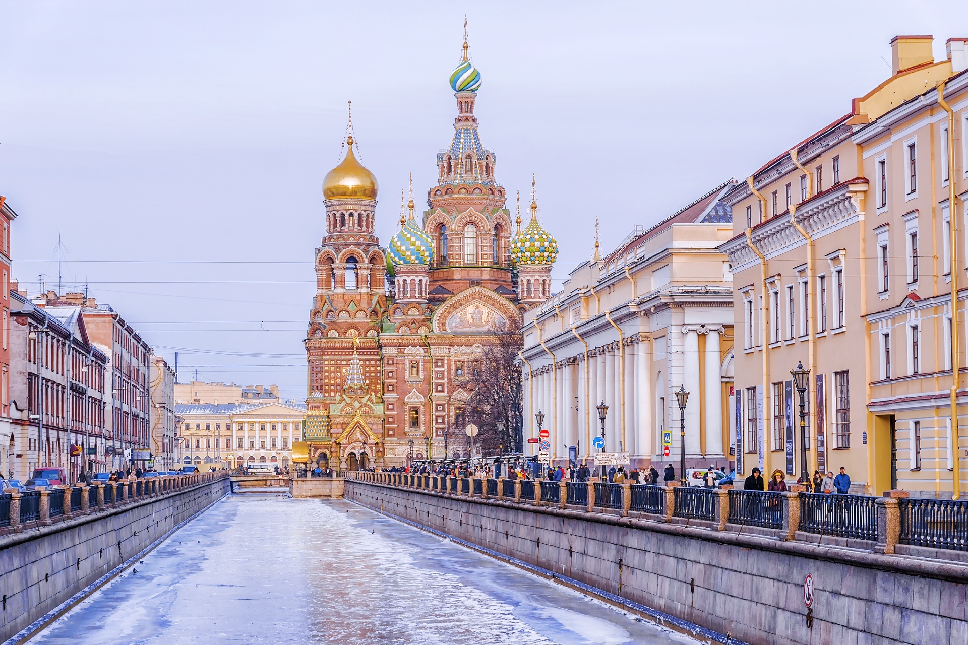 冬のサンクトペテルブルク「血の上の救世主教会」　ロシアの風景