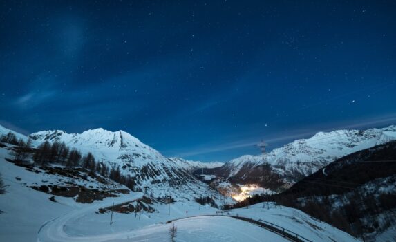 ラ・トゥイール　スキーリゾート　夜の風景　イタリアの風景