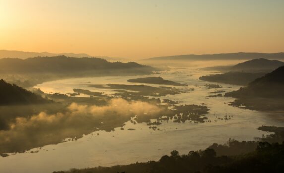メコン川の美しい朝の風景　タイの風景