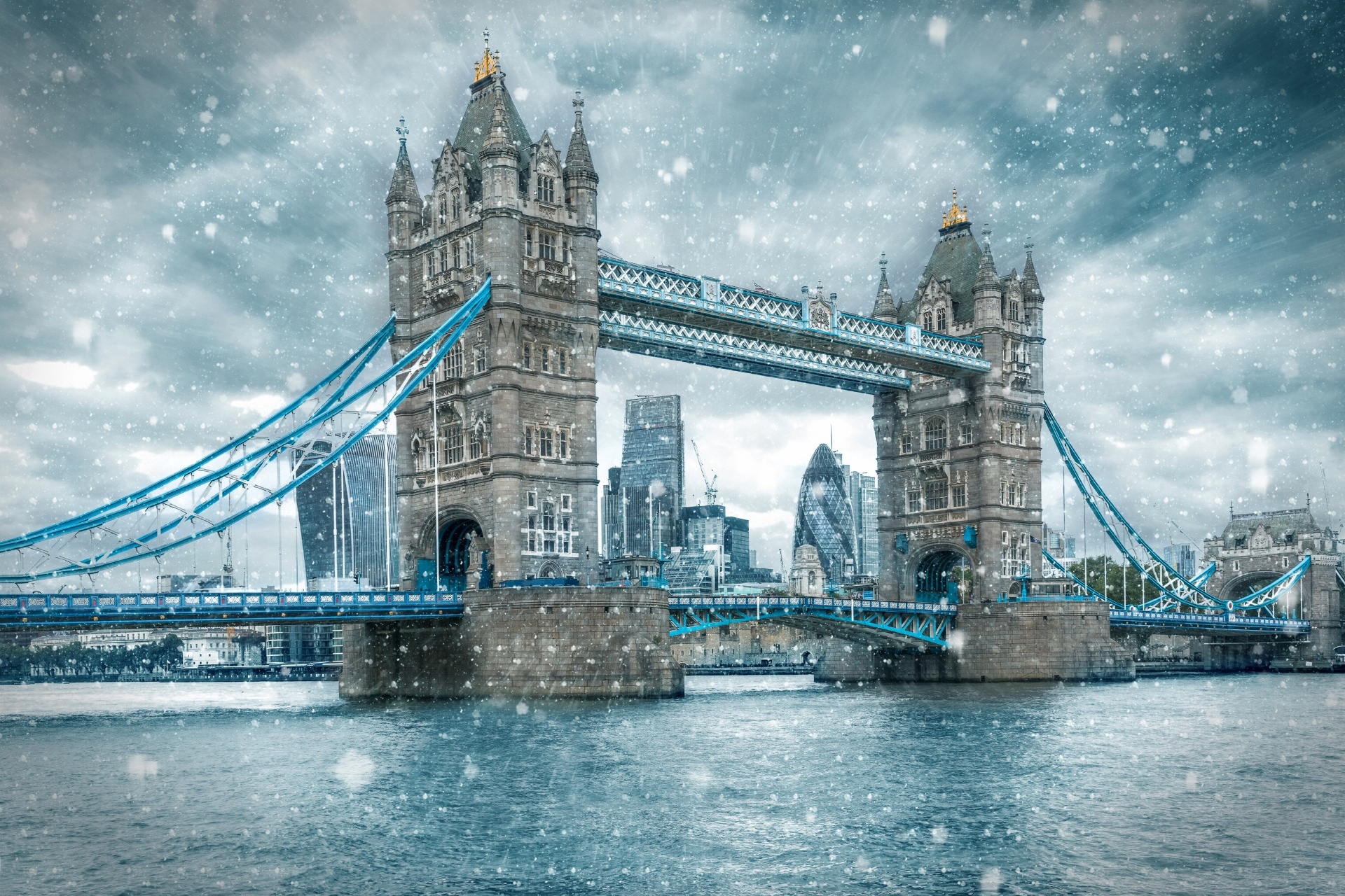 雪のロンドン　タワーブリッジ　イギリスの風景