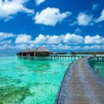 水上バンガローと美しい海　モルディブの風景