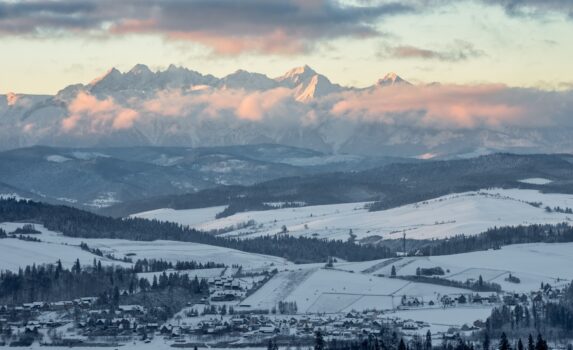 冬の朝のタトラ山脈　ポーランドの風景