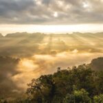 幻想的な雲海と光の風景　メーホンソーン　タイの風景